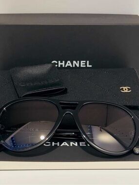 CHANEL Black aviator sunglasses